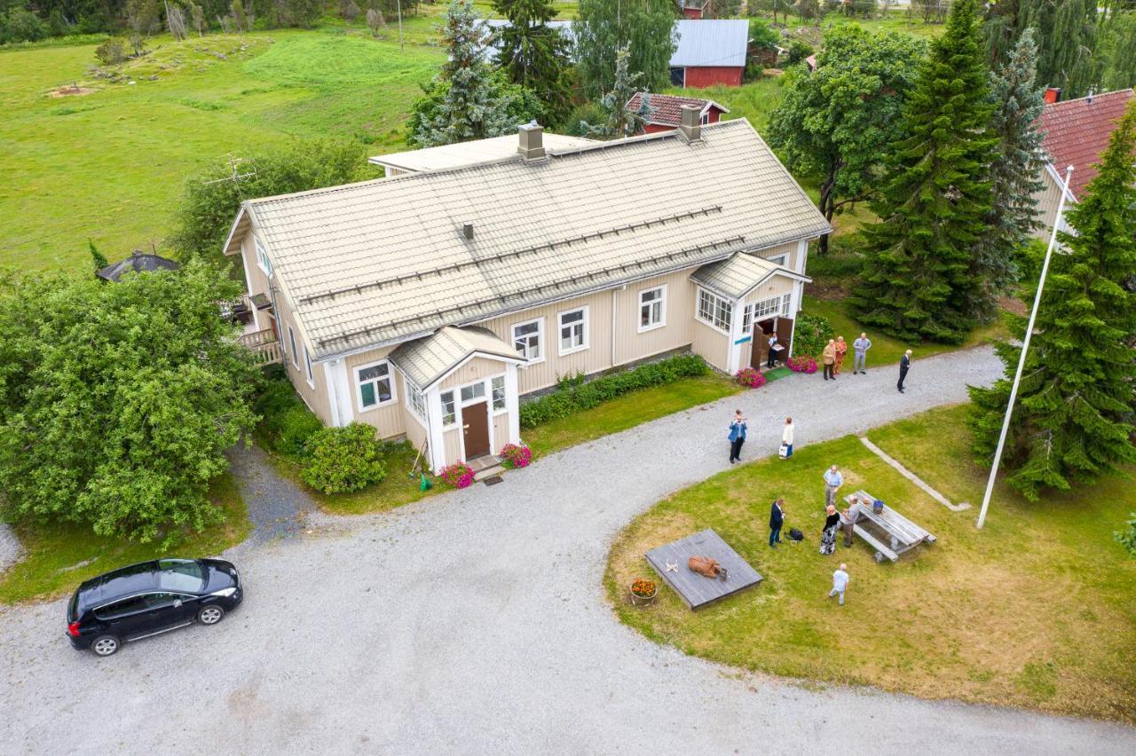 Hotel Ellilaen Kievari *